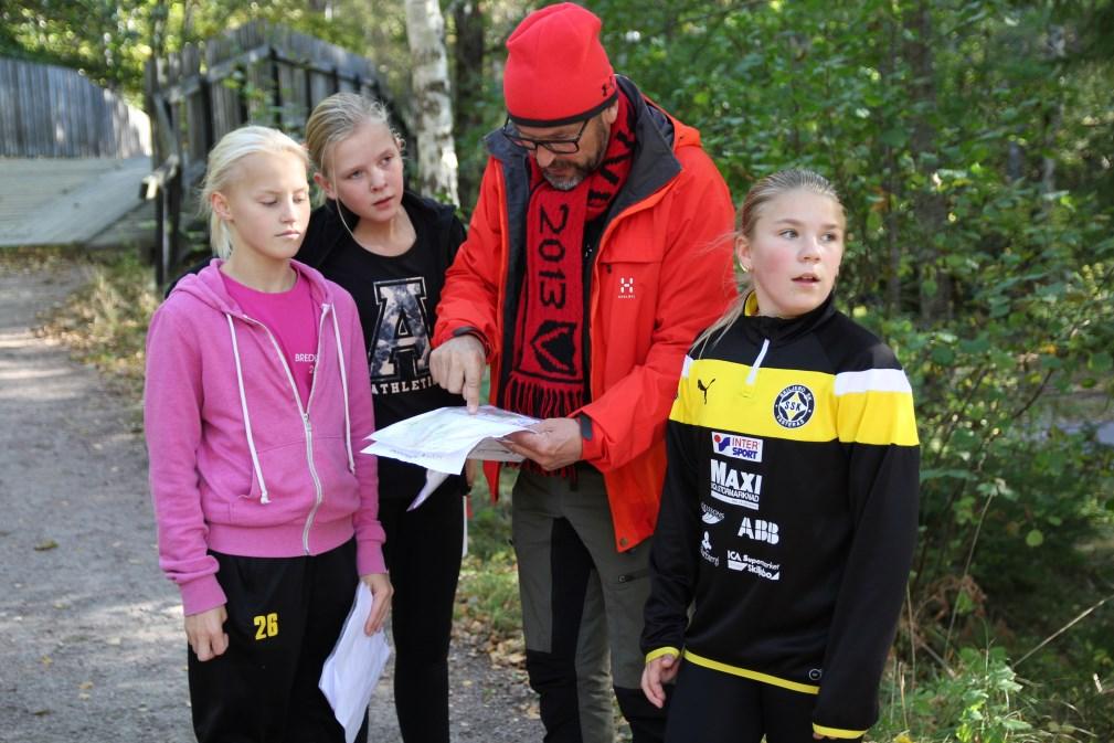 Sida 6 Orienteringstävling 1 och 2 Måndag den 2 oktober arrangeras den första av Viksängsskolans två årliga orienteringstävlingar på norra Rocklunda.