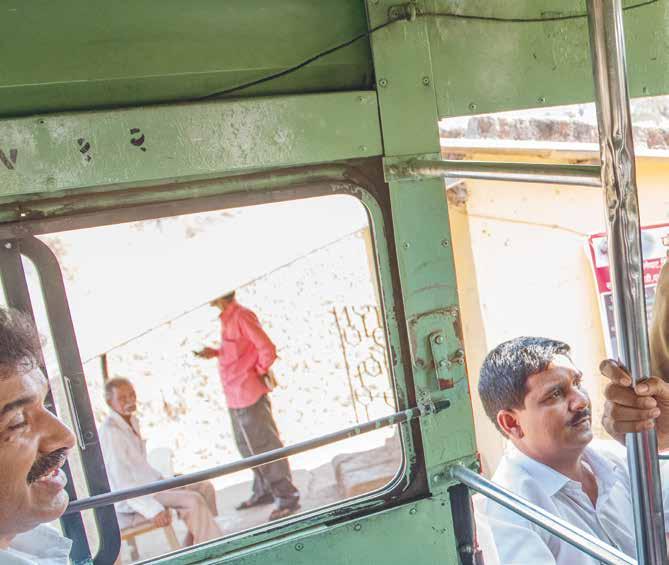 JÄMSTÄLLDHET Numera vägrar jag acceptera trakasserier Sondril är talesperson för kvinnorna som arbetar i hennes bussdepå i Indien.