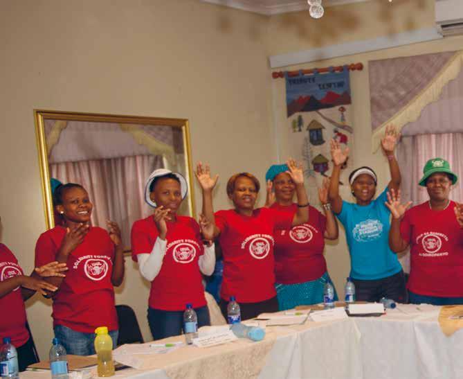 Tendai Makanza från Sydafrika leder workshops i Lesotho, med målet att få fram fler kvinnliga fackliga ledare.