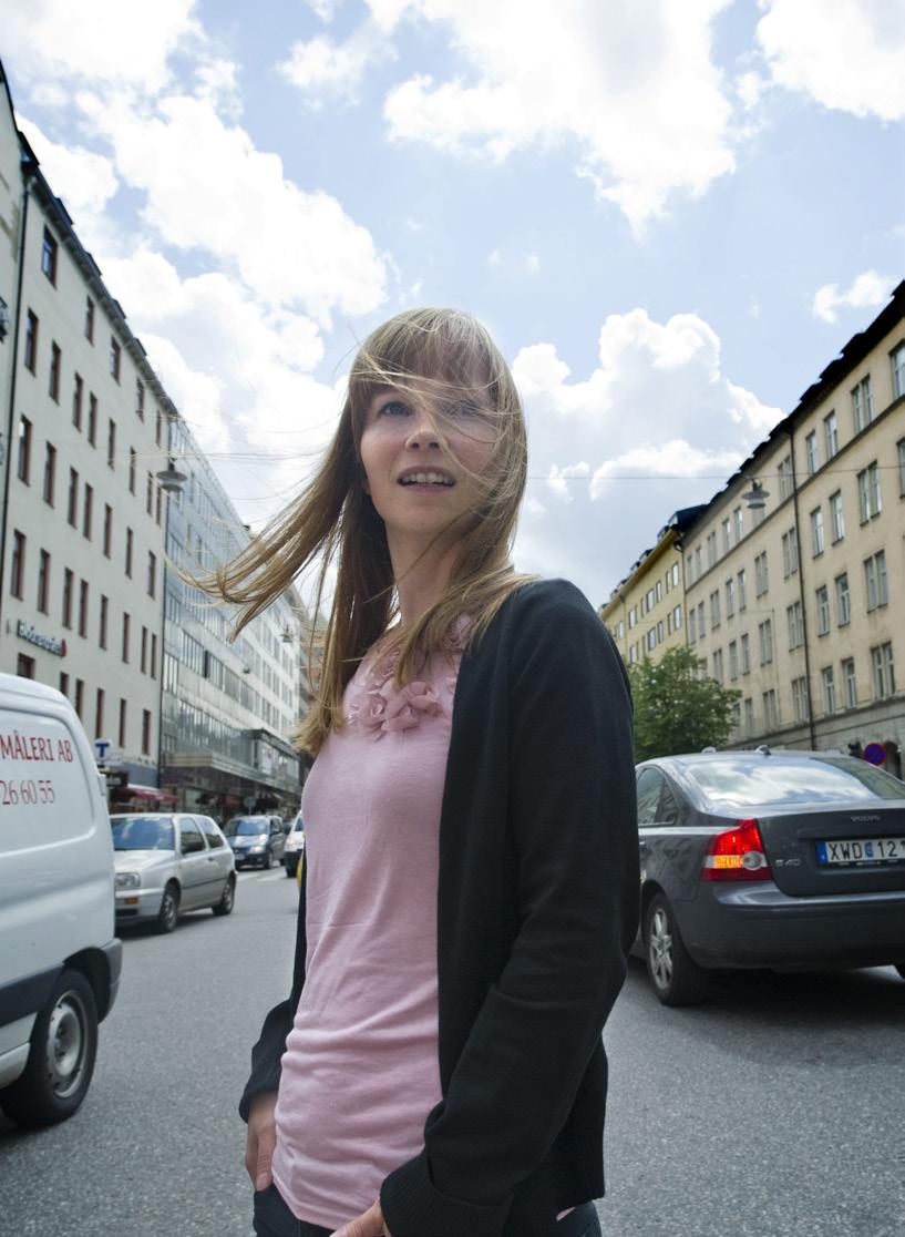 B ENSKEDE 1 Porto betalt Port payé P 3 NYHET! Missa inte Ann-Helén Laestadius roman Bara dra. Ann-Helén är svensk-samisk journalist och författare med rötterna i Kiruna.