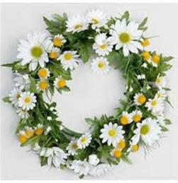 se Välkomna att fira midsommar med oss! Vi samlas vid klockstapeln kl 14.45 och tågar vidare mot festplatsen kl 15.