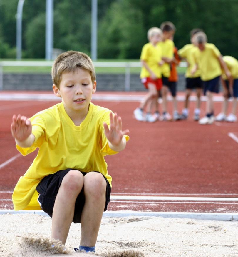 Athletics school, IFK Mora friidrottsklubb, ages 6 12 years Try out different athletic activities in groups based on age. Bring your own packed lunch, water and rainwear. Date: 25/6 28/6 Time: 10.