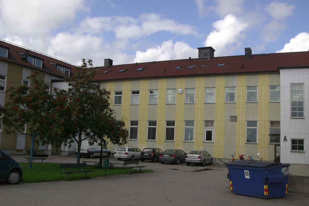 KULTUR- OCH FRITIDSTIPS Hållplats Hammaren På Hållplats Hammaren finns många olika verksamheter och föreningar. Detta är några: Gymnastikklubben TRÄNA. Erbjuder olika träningspass varje kväll.