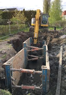 Bilder från slutet av oktober. Visserligen brukar den här ängen vara vattensjuk, men det här är nytt rekord. Halva parkeringsplatsen stod under 1 dm vatten.