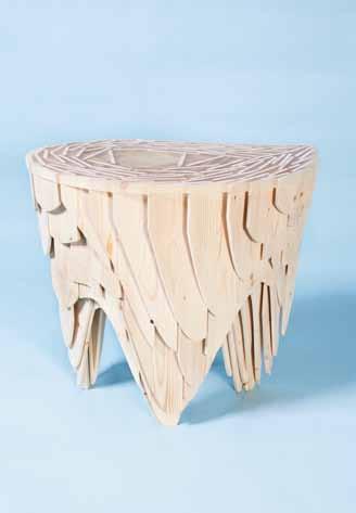 Idén föddes ur ett intresse för trä som ett levande material. Jag gillar att trä är så fogligt och kan formas till så många olika strukturer och gestalter, säger Linda Hagberg.
