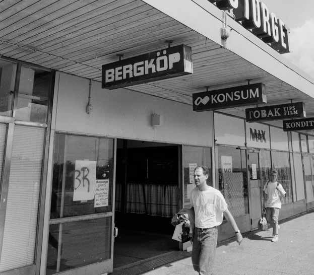 Torgen då och nu Länsmanstorget har en något brokig historia Under varvstiden var medelinkomsten i området högre än stadens genomsnitt Planen var att bygga en stor radhusstad norr om Svarte Mosse,