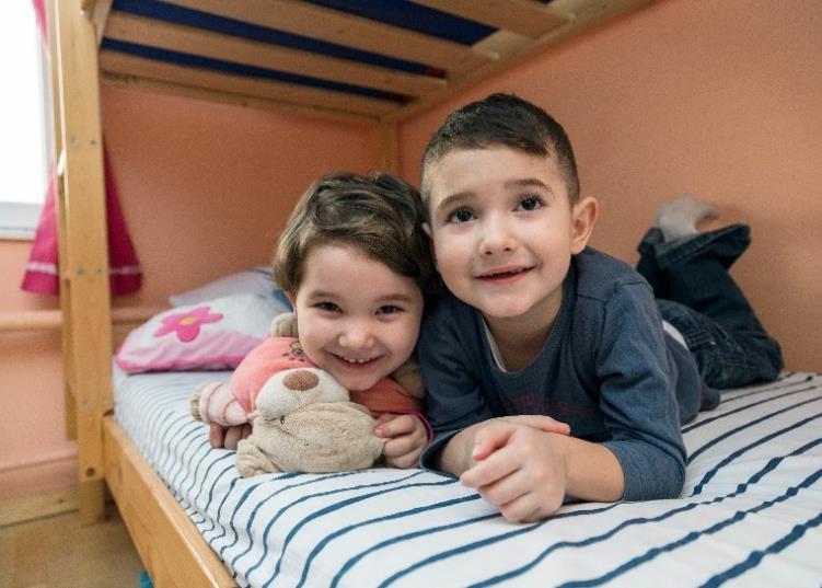 Exempel Rumänien Vår partner i Rumänien, Life & Light Foundation, driver ett program med mål att återintegrera barn med deras ursprungliga, utökade eller andra familjer.