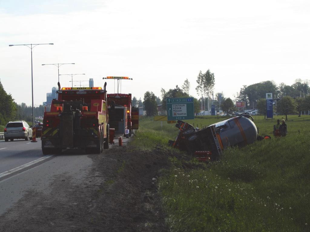 10. Trafikolycka med tungt fordon och risk för dieselutsläpp har tidigare skett på exakt samma plats vid minst ett tillfälle 2006-06-08. Se nedan bild till vänster.