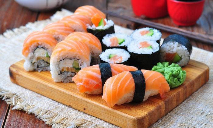 11. Sushimeny Mellan 12 bitar (2st lax, 2st räkor, 1st avocado, 1st vitfisk, 1st tonfisk, 5st maki) ---------------------------------------- 129:- 12.