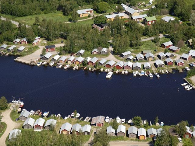 Byggnaderna är de mest imponerande av sitt slag i landskapet Österbotten.