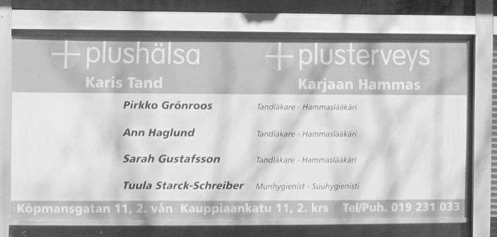 VÄINÖ SYRJÄLÄ Bild 7: Personnamn bland namnen på en kommersiell skylt: tandläkarmottagningen i Karis.