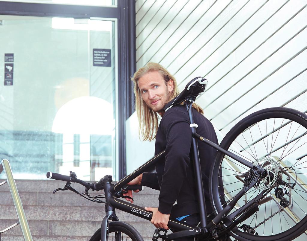 Därför måste du använda en speciell hållare för elcyklar om du ska ta med cykeln bakpå bilen. Kom ihåg att ta bort batteriet och gärna också displayen från elcykeln när den sitter på bilen.