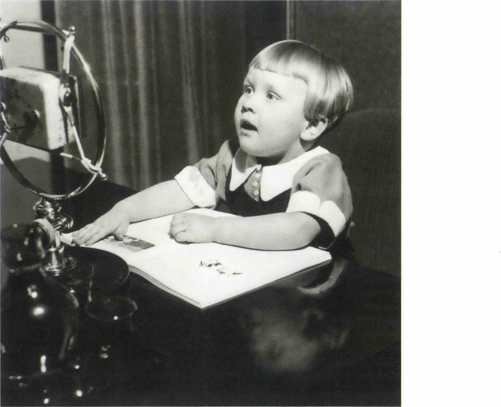 »Yngst i radio. Frank Willy 2 år. 1935» lyder bildtexten i Sveriges Radios programtidning Röster i Radio. Kanske medverkade Willy i»barnens brevlåda» som såndes från 1925 till 1972.