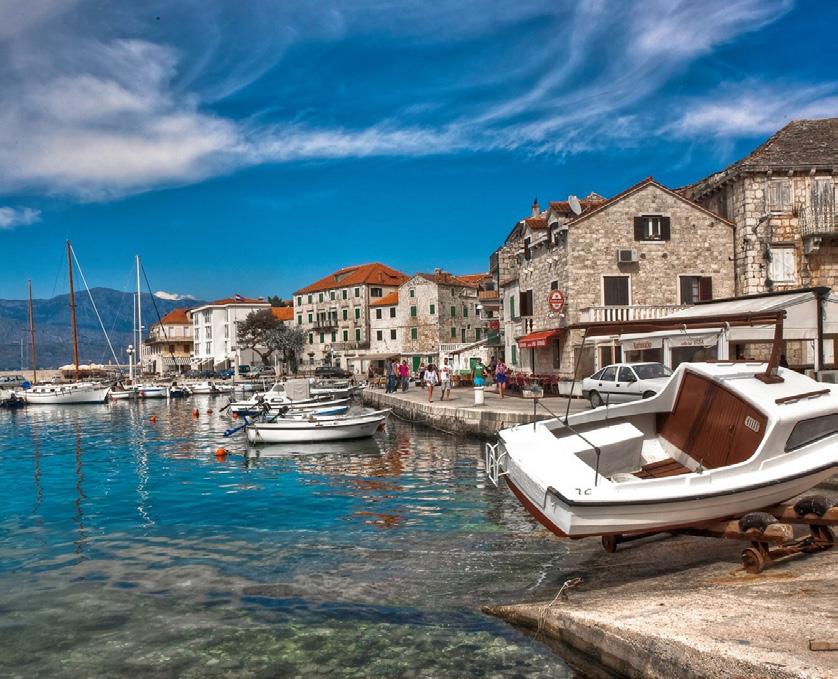 bridge vid Adriatiska kusten Upplev både de små vackra orterna längs Adriatiska kusten, Podgora, i hjärtat av Makarska rivieran och landets huvudstad Zagreb.