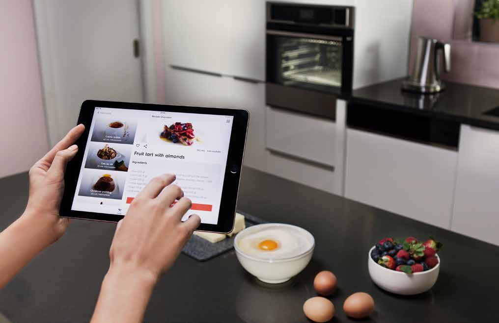 Strategi 23 Electrolux smarta ugn CombiSteam Pro med kamera inne i ugnen, och appen My Electrolux.