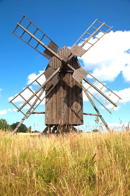 trax bredvid ligger även orgholms slottsruin. Det är resterna av ett stort vackert slott som brann ner år 1806. Öland har två berömda fyrar.