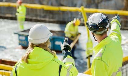 I vissa lokaler finns särskilda skyddsföreskrifter som även du som entreprenör behöver följa, t. ex. användning av skyddsglasögon i laboratorier.