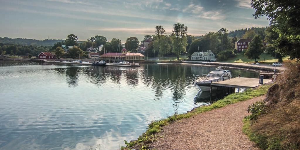 Uddevalla I Bohusläns vackra innerskärgård med dess lugna vatten ligger Uddevalla, omgivet av kala klippor, salt hav, fjäll med frodiga skogar och rik grönska.