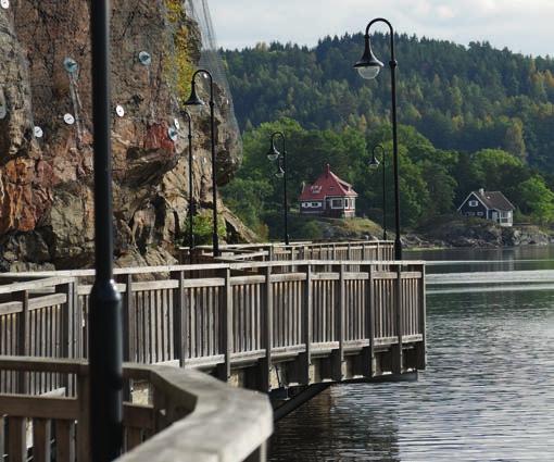 Från Kungsgatan har du bara 20 minuters promenad längs den vackra strandpromenaden till Skeppsvikens badplats. Fortsätter du ytterligare en bit kommer du till Landbadets utomhuspooler vid Gustafsberg.
