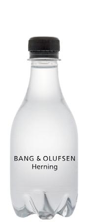 Exklusiv 33 cl Naturligt Mineralvatten Helt unik transparent, rosa eller svart flaska med tryck direkt på flaskan ingen etikett Antal: Minsta volym är 300 st Sort: Stilla vatten Volym: 33 cl Kork: