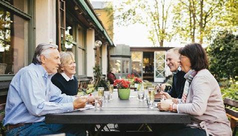 Främst genom att vara fotograferade i utomhusmiljö i