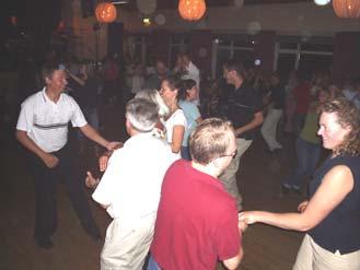 Kulturnatten Det blev god uppslutning på Kulturens dansbana i årets upplaga av Kulturnatten i Lund, där Gåsasteget bjöd på intensivkurs i bugg, tango och salsa.