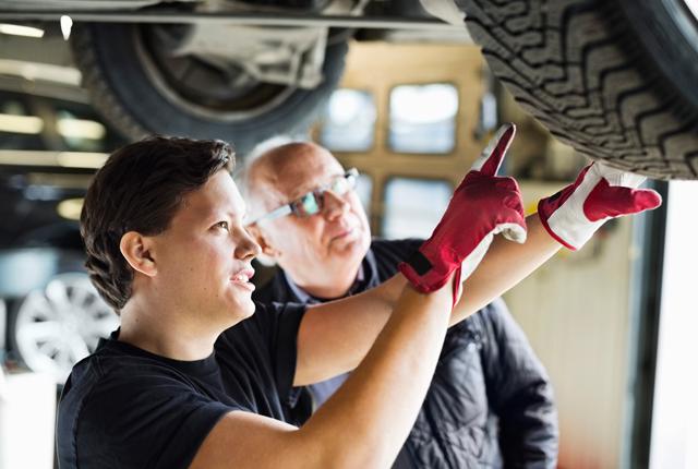 FR2000 ek För godkänd för granskning av Godkänd Bilverkstad I april nåddes FR2000 ekonomisk förening av klartecken och godkännande från organisationerna (MRF & SFVF) som står bakom nya