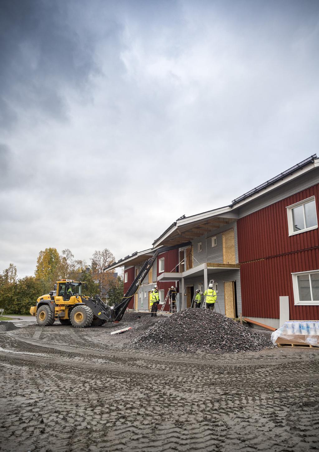 6 LOKAL & BOSTAD NR 3/2017 HUSEN PÅ GENVÄGEN TAR FORM Nu har det nya bostadsområdet på Genvägen börjat ta