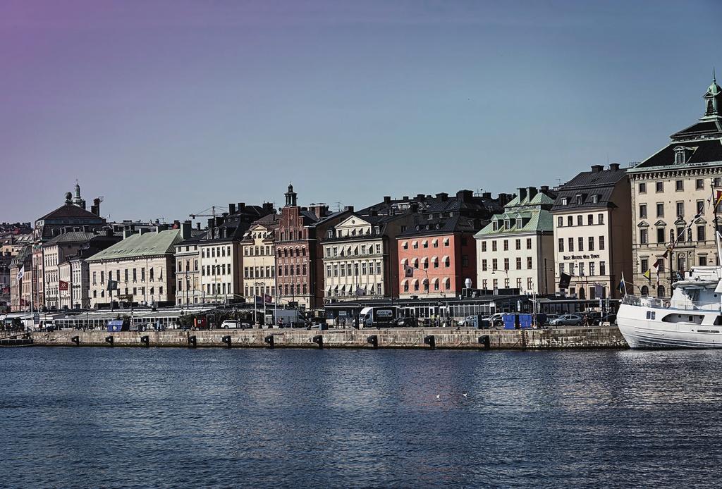 Nordic Summer Vibes Stockholms unika gamla stan och skärgård har varit bakgrund för denna