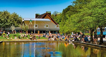 SAMHÄLLSBYGGNADSTEKNIK I hjärtat av staden delar 8 500 studenter på en öppen, utmanande och forskningsinriktad studiemiljö.