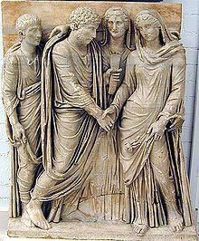 Att gifta sig i Sparta Äktenskapen i Sparta arrangerades av familjerna och måste godkännas av staten. Kvinnorna var uteslutna från politik och krig, men de betraktades som fullgoda medborgare.