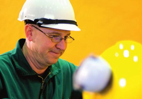 42 Riskfaktorer V e r k s a m h e t s r i s k e r Teknologi Programvaror, laboratorieverksamhet, avfallshantering och vissa specialtjänster inom Studsviks verksamhetsområden bygger på egenutvecklad