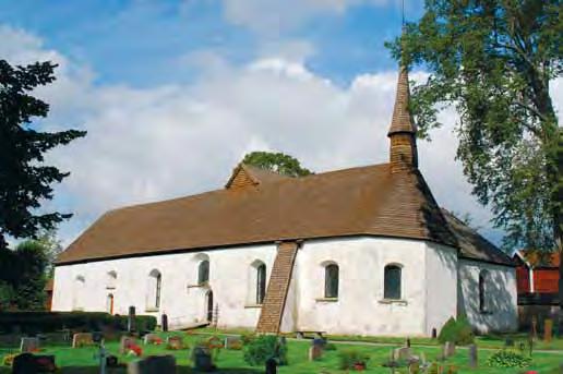 S:ta Maria kyrka eller Risinge gamla kyrka som den också kallas grundlades under senare hälften av 1100-talet. Denna kyrka är mest känd för sina mycket omfattande medeltida tak- och väggmålningar.