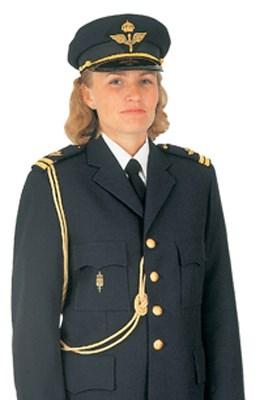 Liten ägiljett m/1889 Bärs av adjutant hos kunglig person, statsråd, överbefälhavaren, generalspersoner och flaggmän (Ägiljetten benämndes tidigare m/30 i flygvapnet och m/1890 i marinen).