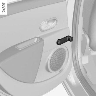 ELFÖNSTERHISSAR (3/3)/MANUELLA FÖNSTERHISSAR Impulsläge Tryck ner strömställaren snabbt helt i botten: Rutan går ner helt. Lyft upp strömställaren snabbt helt: Rutan går upp helt.