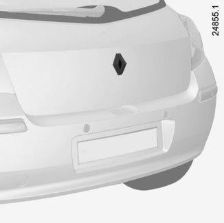 RENAULT HANDSFREE-KORT: användning (2/2) 2 4 5 Om du vill kontrollera låsningen när du har låst med RENAULT-kortet eller med knapparna på handtagen har du ca tre sekunder på dig att känna på