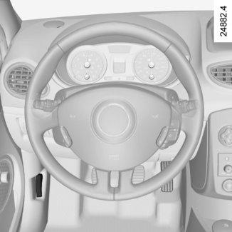 5 Öppning av motorhuv Lyft motorhuven, lossa stödstaget 4 från fästet 5 och, för din säkerhet, måste du placera det i hållaren 3 på huvens undersida.