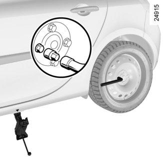 HJULBYTE (1/2) 4 5 Fortsätt att skruva så att foten kommer på rätt plats (något inåt under bilen och i linje med lyfthuvudet A). 1 2 A Veva upp något tills hjulet går fritt.