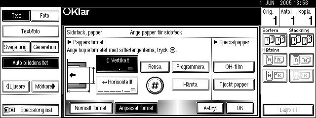 Kopiering från sidoinmatningsfack Vid kopiering på papper med anpassat format Gör kopior på papper med anpassat format från sidoinmatningsfacket. A Öppna sidoinmatningsfacket.