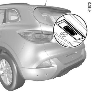 RENAULT "HANDSFREE"-KORT : användning (2/4) 3 När bilen har låsts blinkar varningsblinkerslamporna och färdriktningslamporna en gång. Därefter tänds de i cirka fyra sekunder och en ljudsignal hörs.