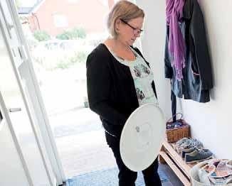 1 2 Tryck ihop och platta till plastburkar Stapla äggkartonger (eller andra liknande