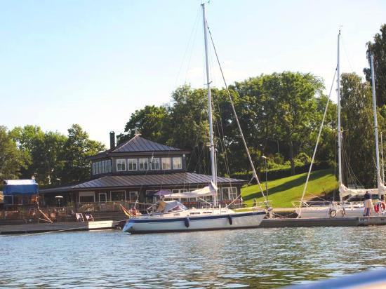 Restaurang Havspiren Vi börjar med Erikskulle hembygdsgård Roslagens Skansen, där vi blir guidade, efter