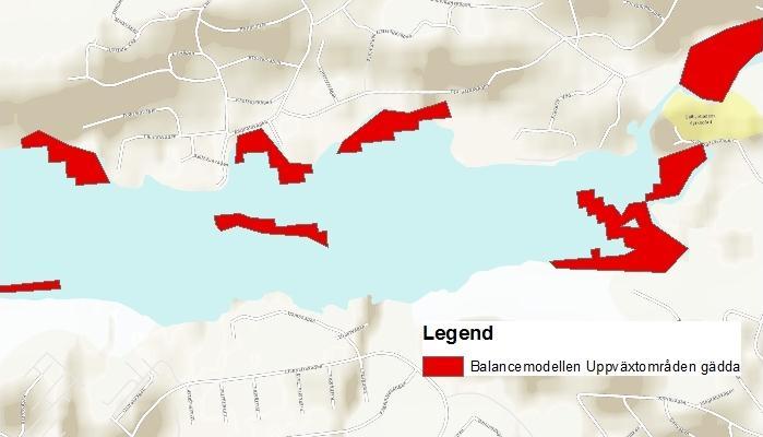 asfalterat. Naturreservatet i vilket varvet ligger utgörs i denna del framför allt av lövskog.