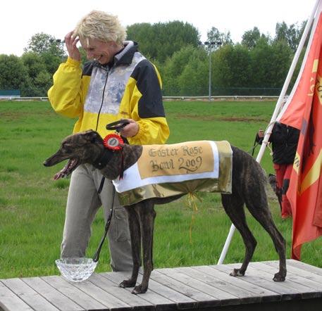 Tvåa i semifinal 1 blev Wednesday, 19.05, I Bergwall, VHS, trea Playa Negra, 19.07, T Sahi, SHS. Till final från semifinal 2 gick också tvåan Tindra, 19.