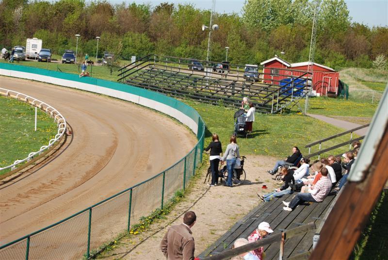 Landskrona är igång inför SM-sommaren Den 4 april hade vi arbetsdag på banan i Landskrona. Claes och Christer hade redan fixat det mesta, som behövdes med anläggningen.