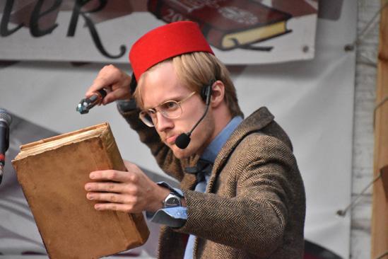 Med alla scouters hjälp kunde Saga till slut få tillbaka alla sagor, precis innan chefen kom tillbaka.