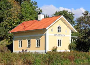 Carlsborg nedre sluss mot öster 1800-talets början. Verkstäderna är från 1950-talet.