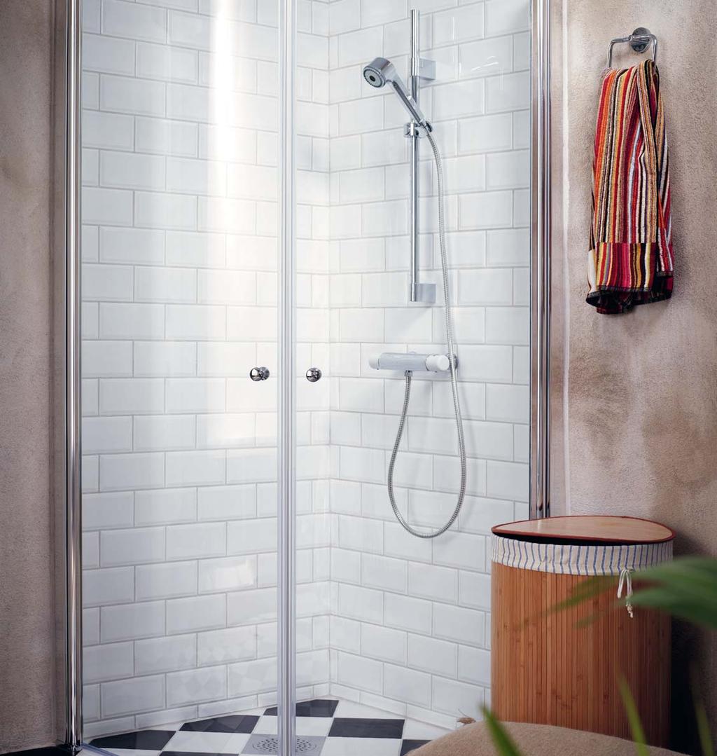 DUSCH / En dusch är en hel upplevelse. Den består av ett munstycke, strilande varmt vatten och golv och väggar som bildar ett privat litet rum för njutning.