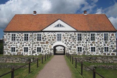 Biblioteken Hässleholms kommun har ett huvudbibliotek, sex filialbibliotek och en bokbuss. Öppettider och kontaktuppgifter hittar du på www.hassleholm.