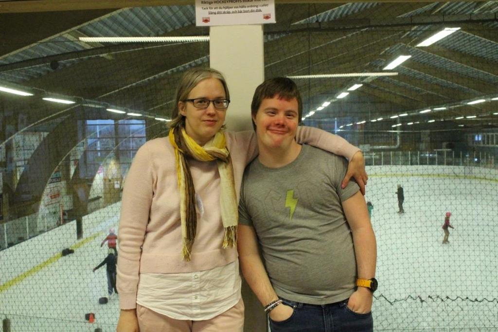 mikrofon Intervju Företagsgruppen Vallhamra sportcenter Vad heter er grupp? Företagsgruppen Vallhamra sportcenter Hur länge har gruppen funnits? 13 år Vad arbetar ni med i er grupp?